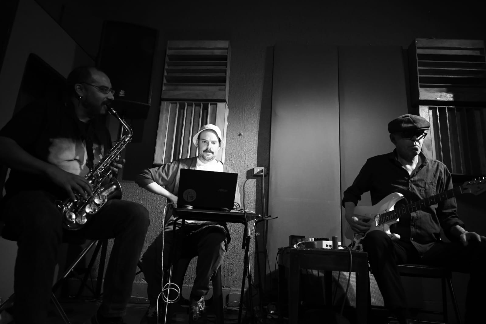 Schnee + Antonia Valladares + No Hnos Carrasco